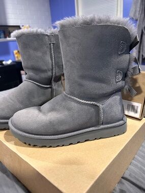 gray Bow Uggs